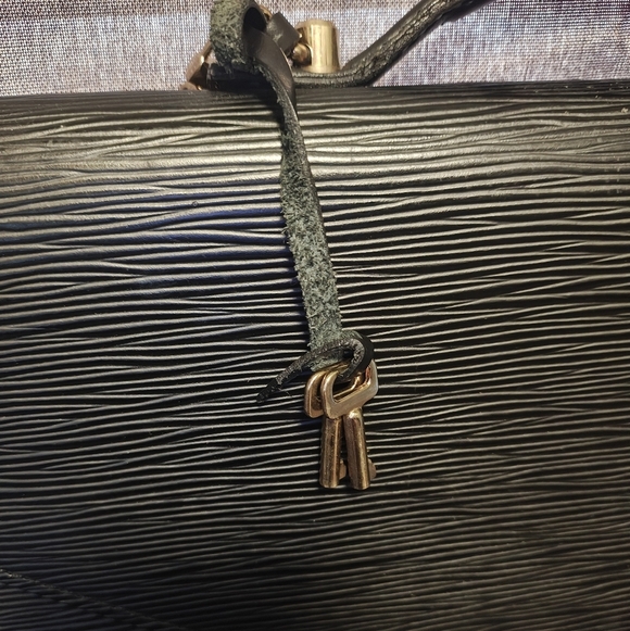 Louis Vuitton Black Epi Leather Briefcase - Picture 4 of 15